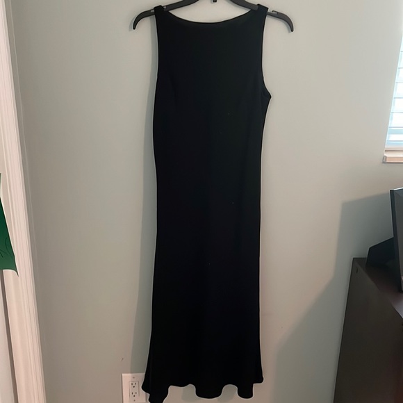 Jones New York Dresses & Skirts - 💕HP💕Jones New York black midi sheath dress with diagonal black gems - size 10